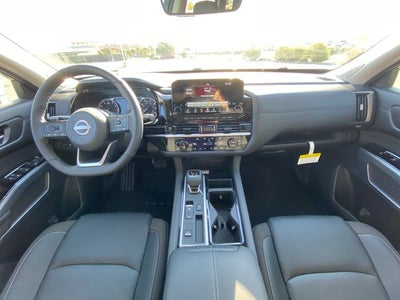 2025 Nissan Pathfinder SL