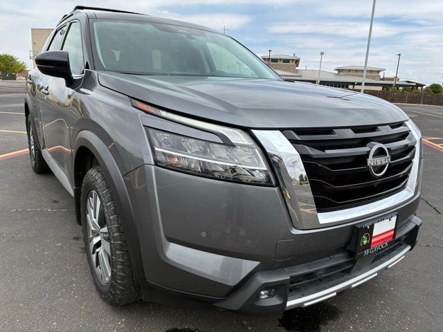 2022 Nissan Pathfinder SL