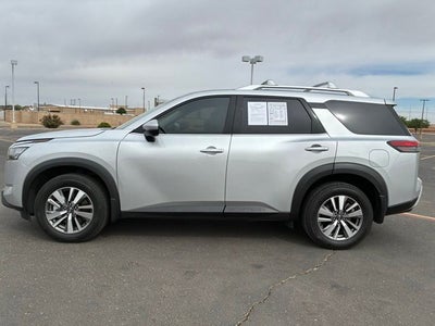 2025 Nissan Pathfinder SL
