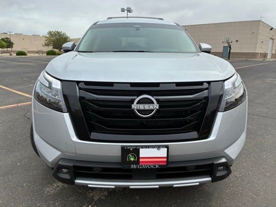 2025 Nissan Pathfinder SL