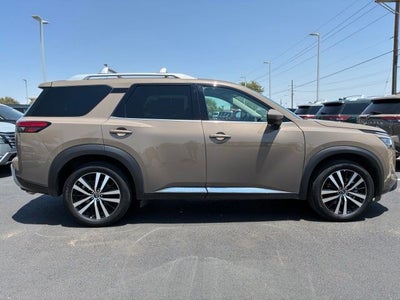 2023 Nissan Pathfinder Platinum