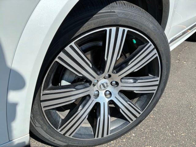 2024 Volvo XC90 B5 Plus
