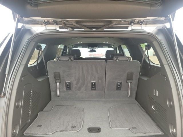 2024 Chevrolet Suburban LS