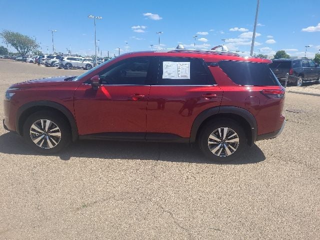 2025 Nissan Pathfinder SL