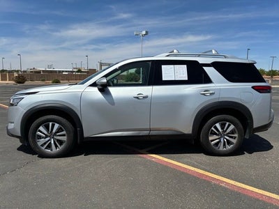 2023 Nissan Pathfinder SL