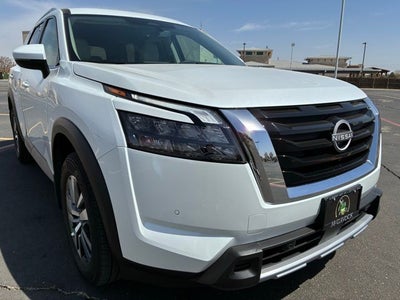 2025 Nissan Pathfinder SL
