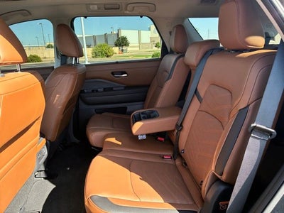 2025 Nissan Pathfinder Platinum