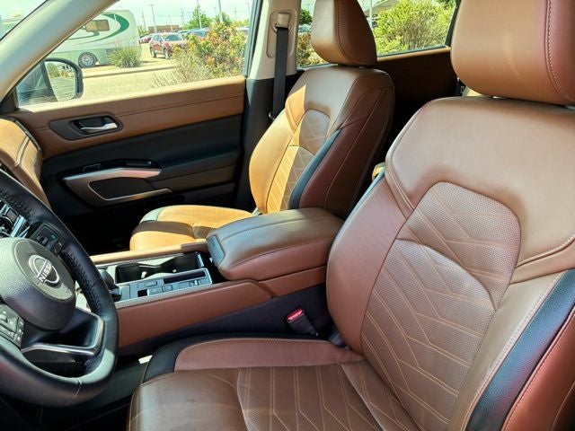 2023 Nissan Pathfinder Platinum