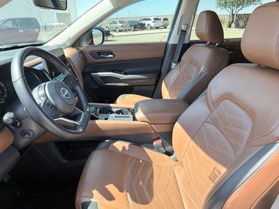 2023 Nissan Pathfinder Platinum