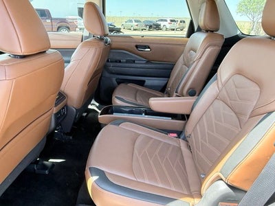 2023 Nissan Pathfinder Platinum