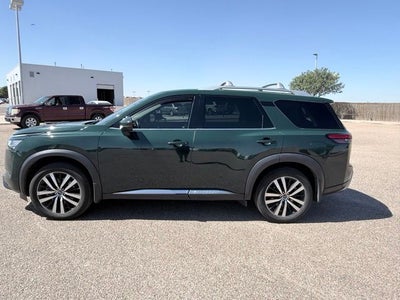 2023 Nissan Pathfinder Platinum
