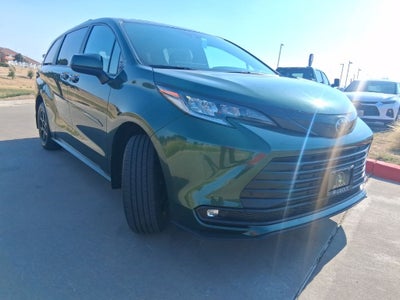 2026 Toyota Sienna Woodland Edition 7 Passenger