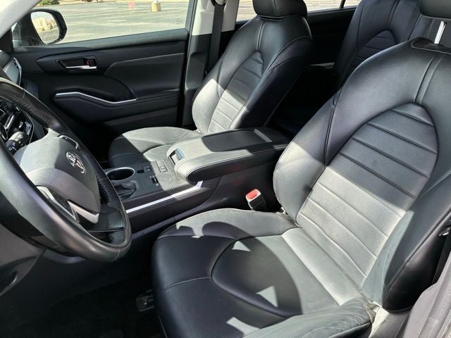 2022 Toyota Highlander Hybrid XLE