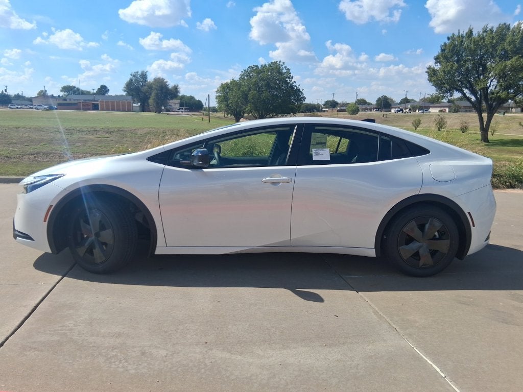 2027 Toyota Prius LE