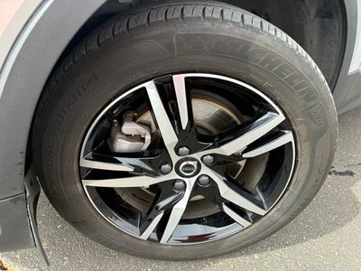 2025 Volvo XC40 B5 Core